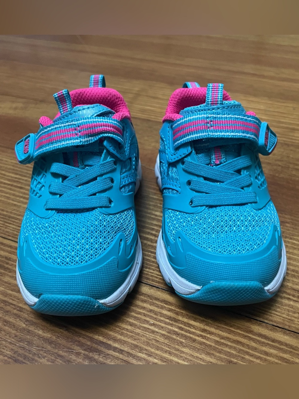 Stride Rite Toddler Sneakers in Teal with Pink Accents Size 4.5